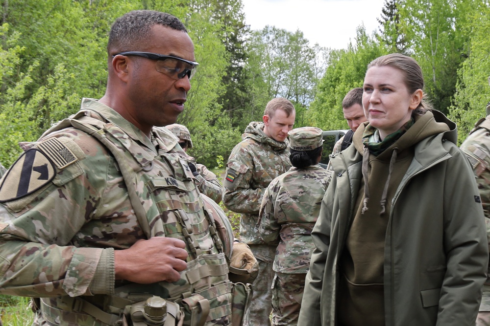 Lithuanian Minister of Defense Meets with US Soldiers