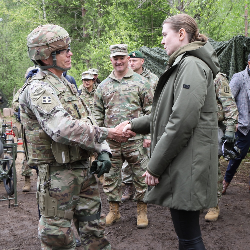Lithuanian Minister of Defense Meets with US Soldiers