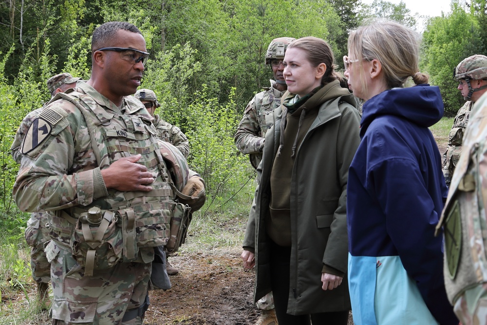The Lithuanian Minister of Defense and the US Ambassador meet with US forces