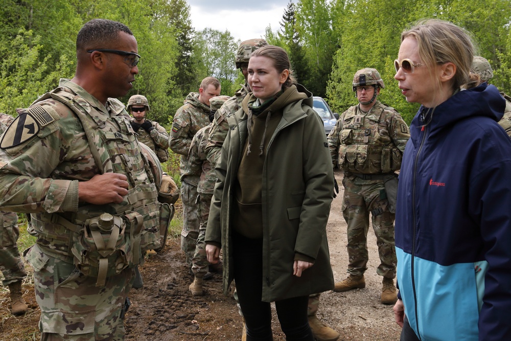 The Lithuanian Minister of Defense and the US Ambassador meet with US forces