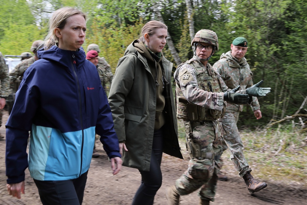 The Lithuanian Minister of Defense and the US Ambassador meet with US forces