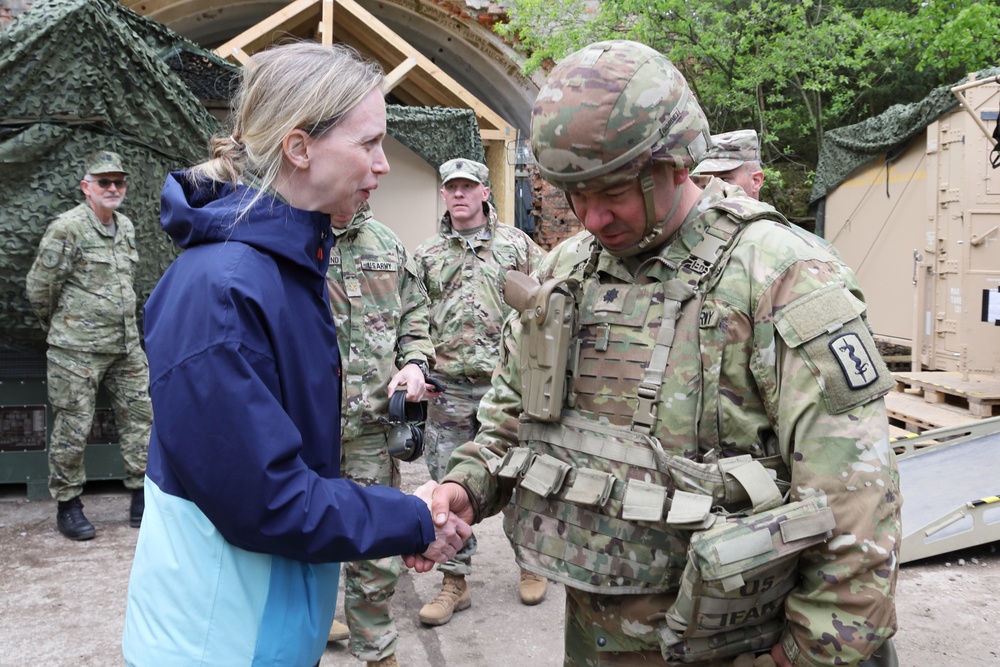The US Ambassador to Lithuania meets with US forces