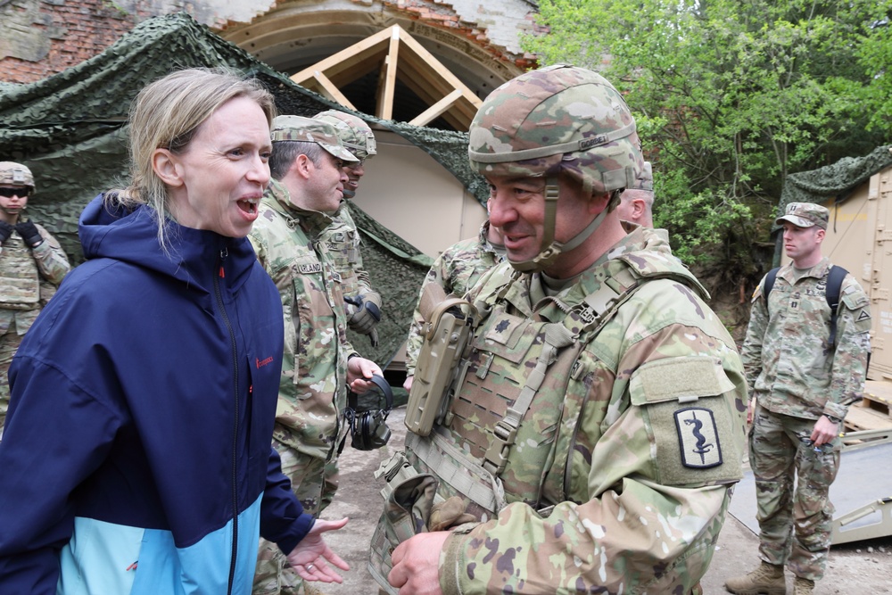 The US Ambassador to Lithuania meets with US forces