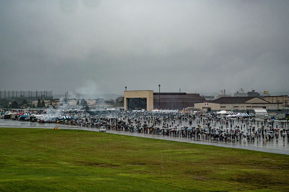 UH-1N Hueys perform for the last time at 2025 Japanese-American Friendship Festival