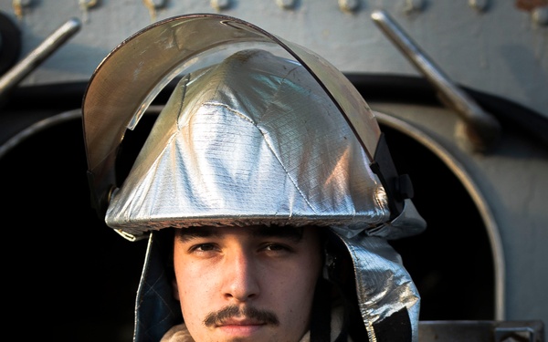 Kearsarge Sailors Conduct Flight Deck Firefighting