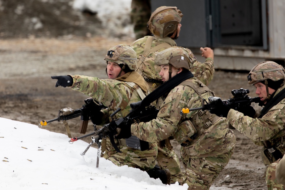 Panther Brigade Soldiers seize the objective from NATO Allies and partners during Swift Response