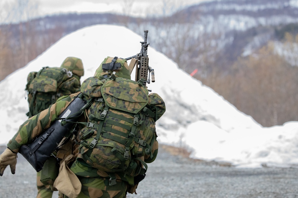 Panther Brigade Soldiers seize the objective from NATO Allies and partners during Swift Response
