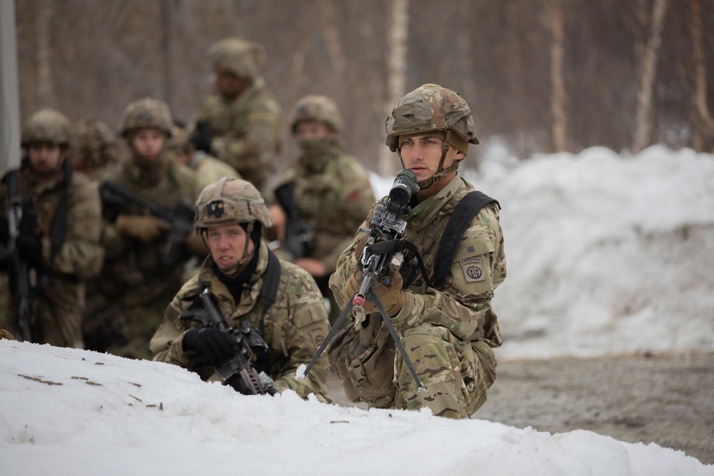Panther Brigade Soldiers seize the objective from NATO Allies and partners during Swift Response