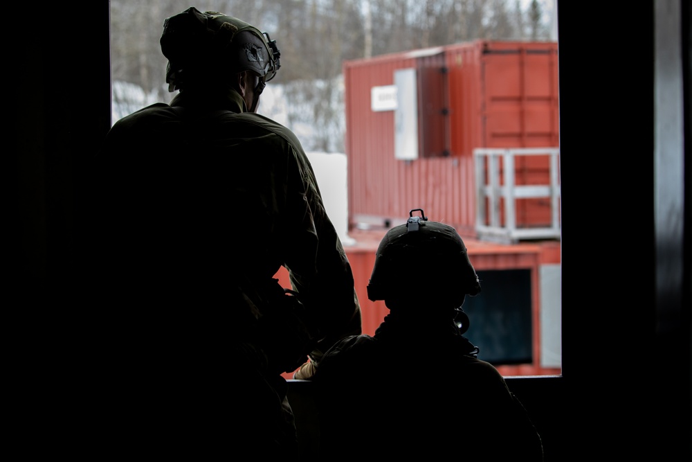 Panther Brigade Soldiers seize the objective from NATO Allies and partners during Swift Response