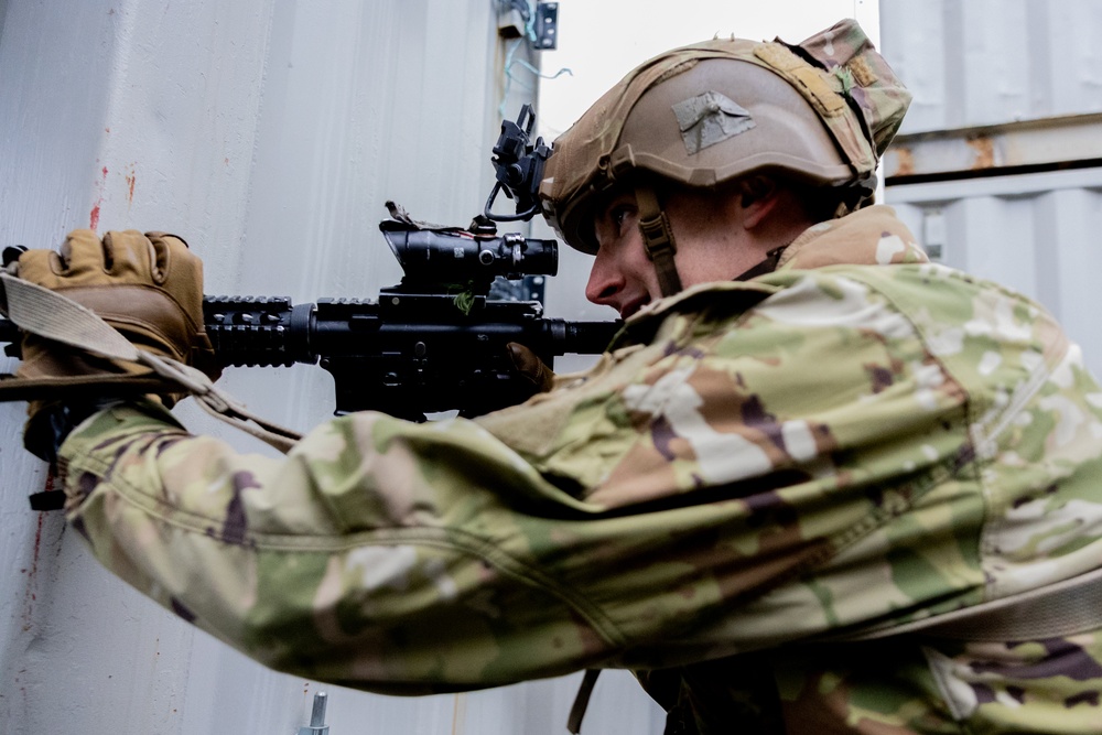 Panther Brigade Soldiers seize the objective from NATO Allies and partners during Swift Response