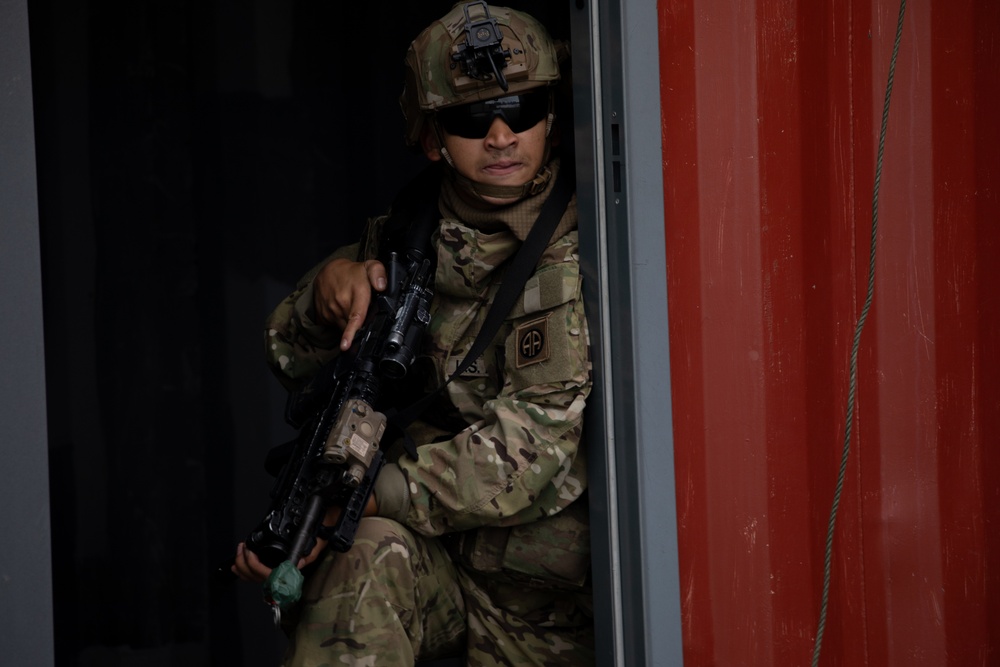 Panther Brigade Soldiers seize the objective from NATO Allies and partners during Swift Response