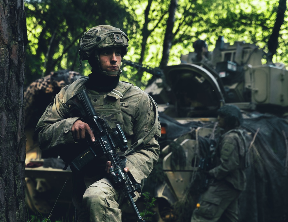 Soldiers Move To Seize An Objective