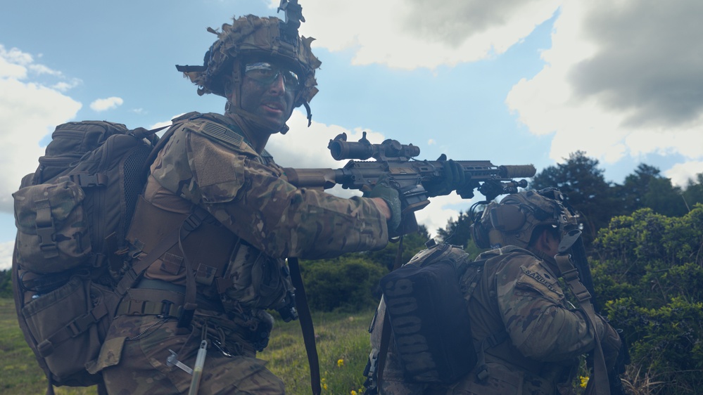 Soldiers Move To Seize An Objective