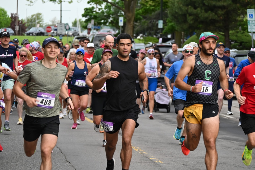 NY National Guardsmen Run WNY Armed Forces Day 5K