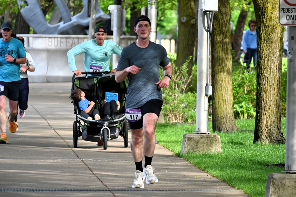 NY National Guardsmen Run WNY Armed Forces Day 5K