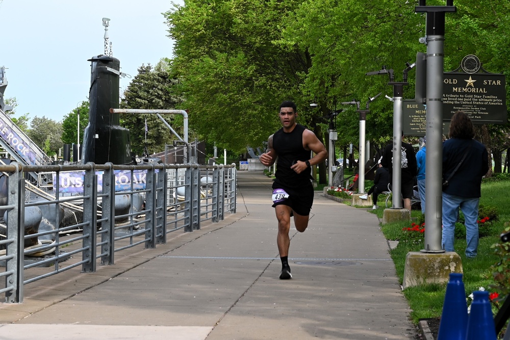 NY National Guardsmen Run WNY Armed Forces Day 5K