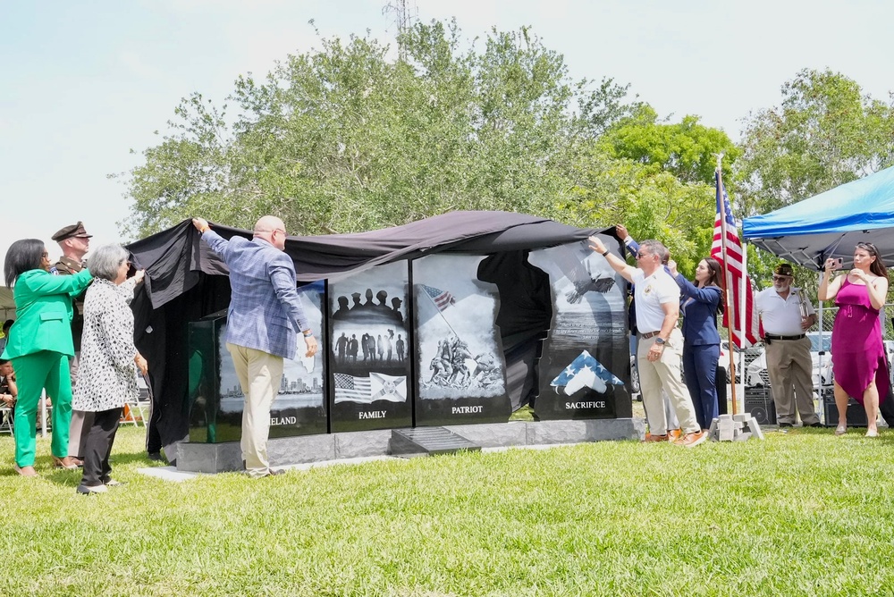 SOUTHCOM joins South Florida community for Gold Star Families Memorial Monument dedication