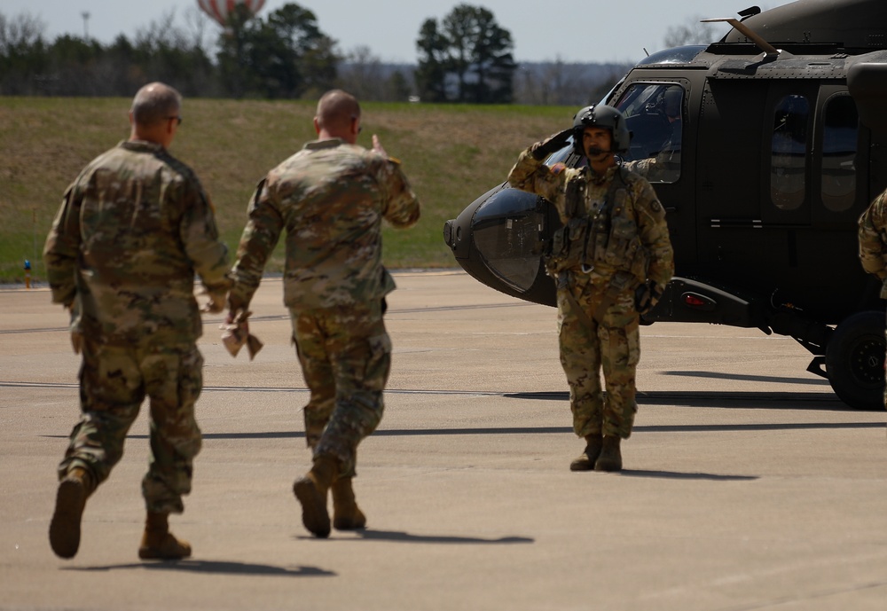 Brig. Gen. James Schreffler visits the 1-135th Assault Helicopter Battalion