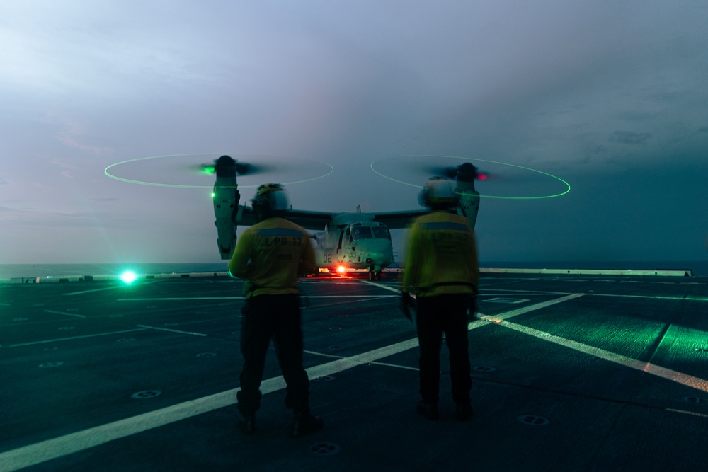 22nd MEU Conducts Night Osprey Flight Operations Aboard USS San Antonio