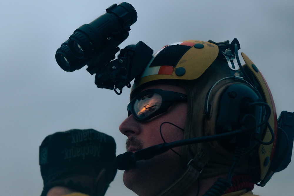 22nd MEU Conducts Night Osprey Flight Operations Aboard USS San Antonio