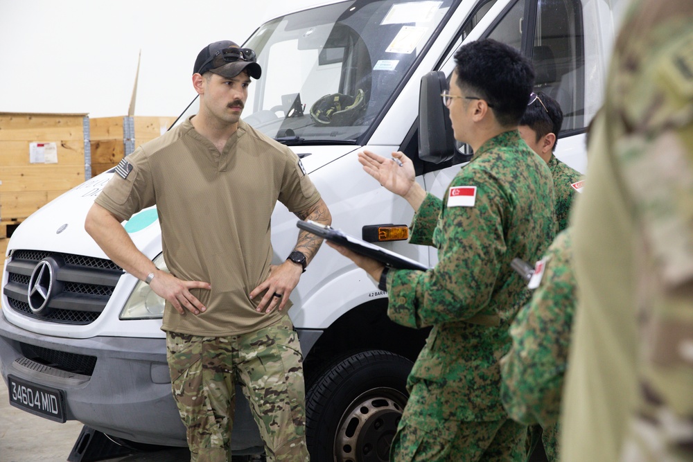 The US and SAF EOD hand entry training