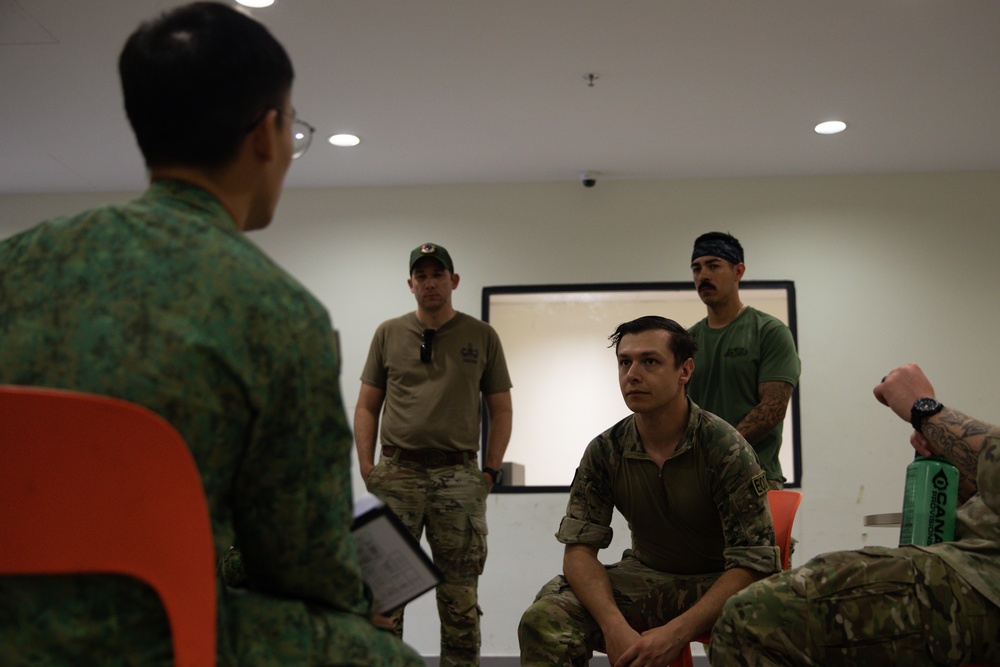 The US and SAF EOD hand entry training