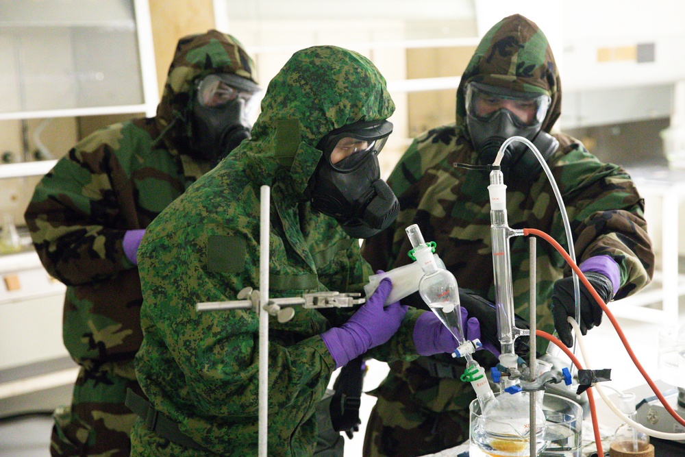 The US trains with SAF on CBRN chemical lanes