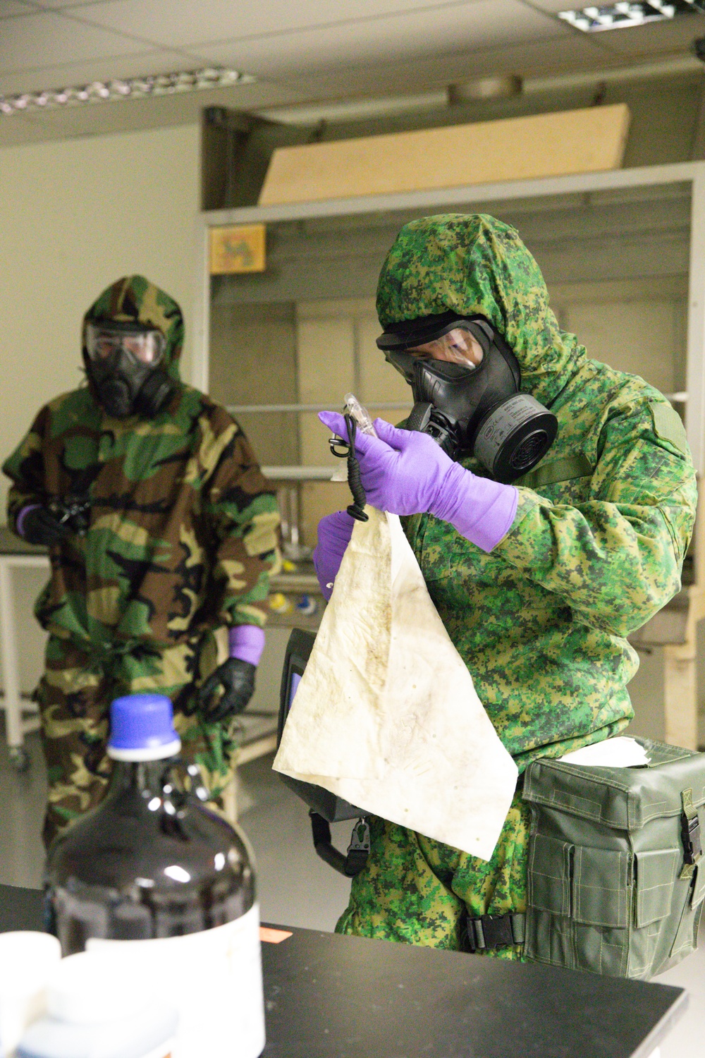 The US trains with SAF on CBRN chemical lanes