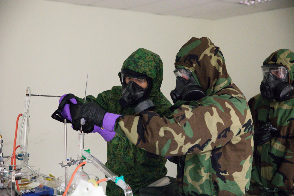 The US trains with SAF on CBRN chemical lanes