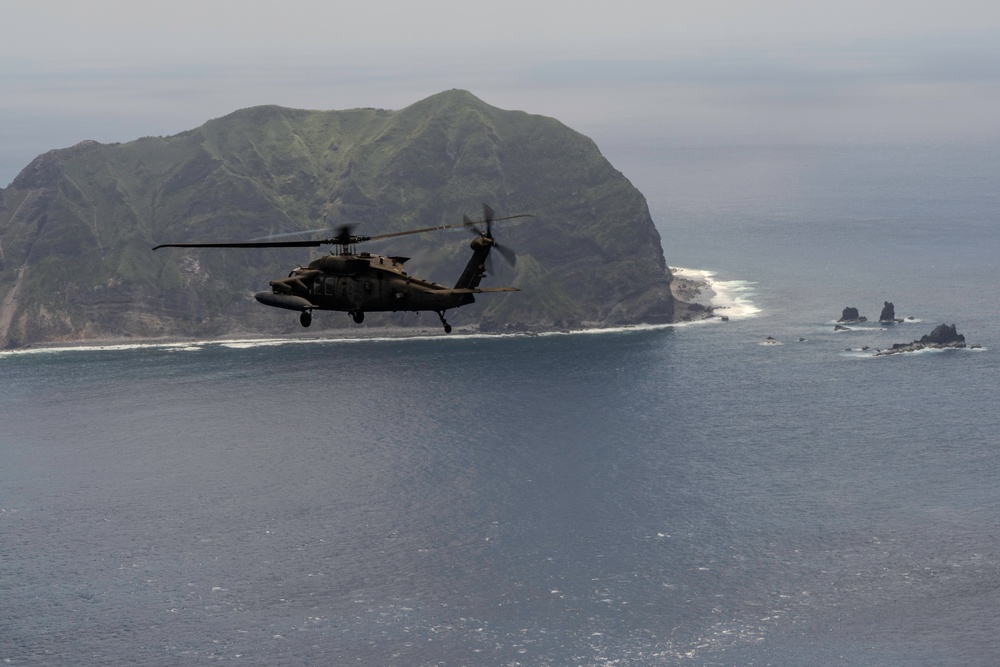Balikatan 25: A Co. 2-25 resupplies 3LCT Marines