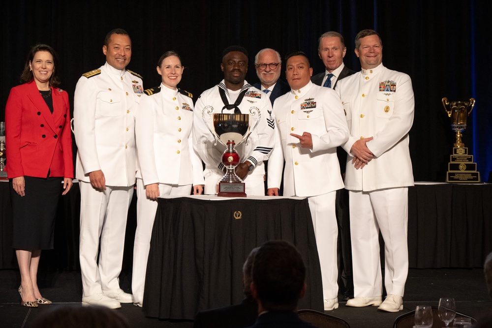 Navy foodservice awards presented in Chicago