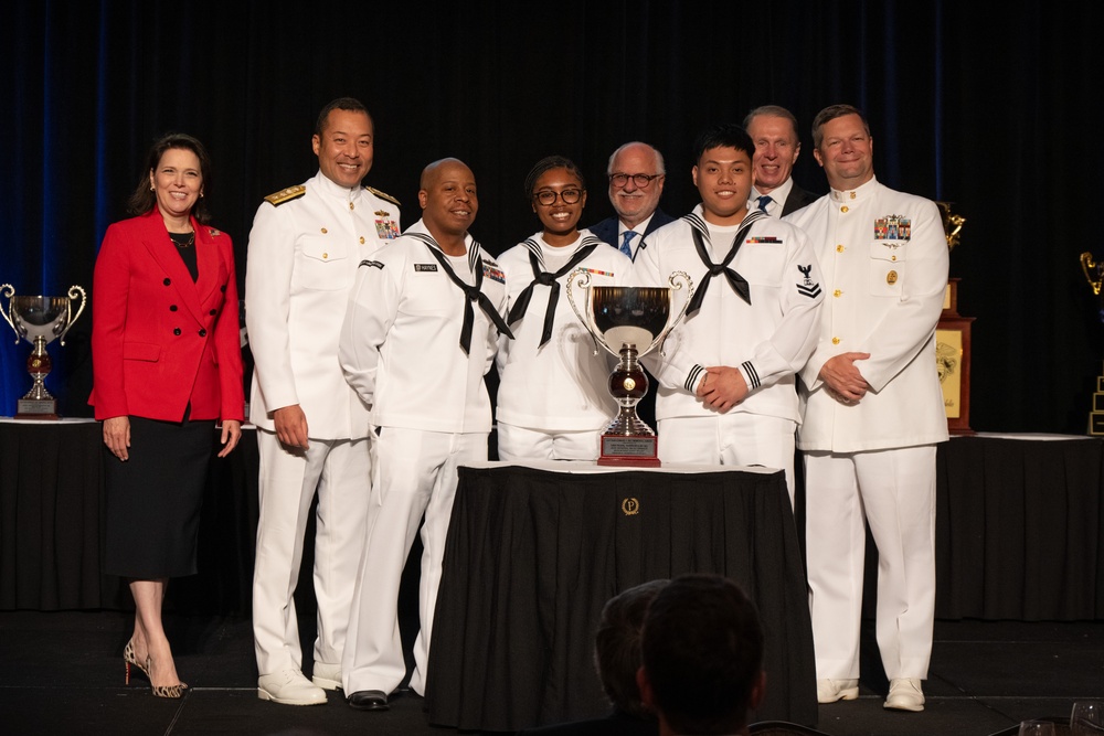 Navy foodservice awards presented in Chicago