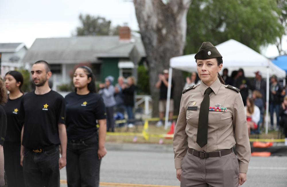 Mass Enlistment at Armed Forces Day Parade