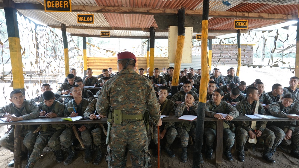 Soldiers from El Salvador, Guatemala, Honduras and the U.S. Arkansas National Guard participate in CG25
