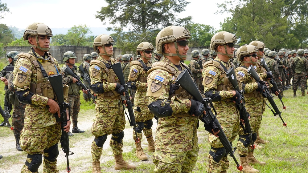 Soldiers from El Salvador, Guatemala, Honduras and the U.S. Arkansas National Guard participate in CG25