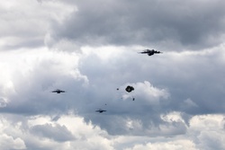United in the sky: 173rd Airborne Brigade jumps into joint training [Image 2 of 2]