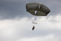 United in the sky: 173rd Airborne Brigade jumps into joint training [Image 4 of 9]