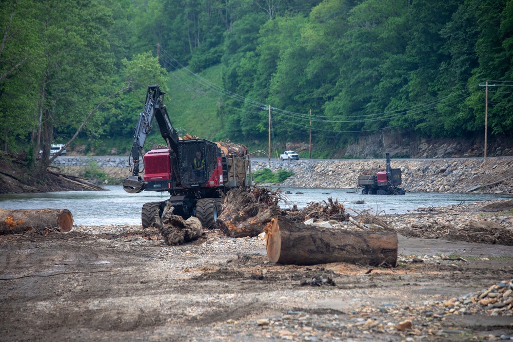 USACE Director of Contracting site visits to Hurricane Helene Recovery locations