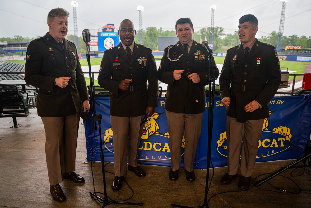 10th Mountain Division Barbershop Quartet Performs in the Syracuse Mets Armed Forces Day