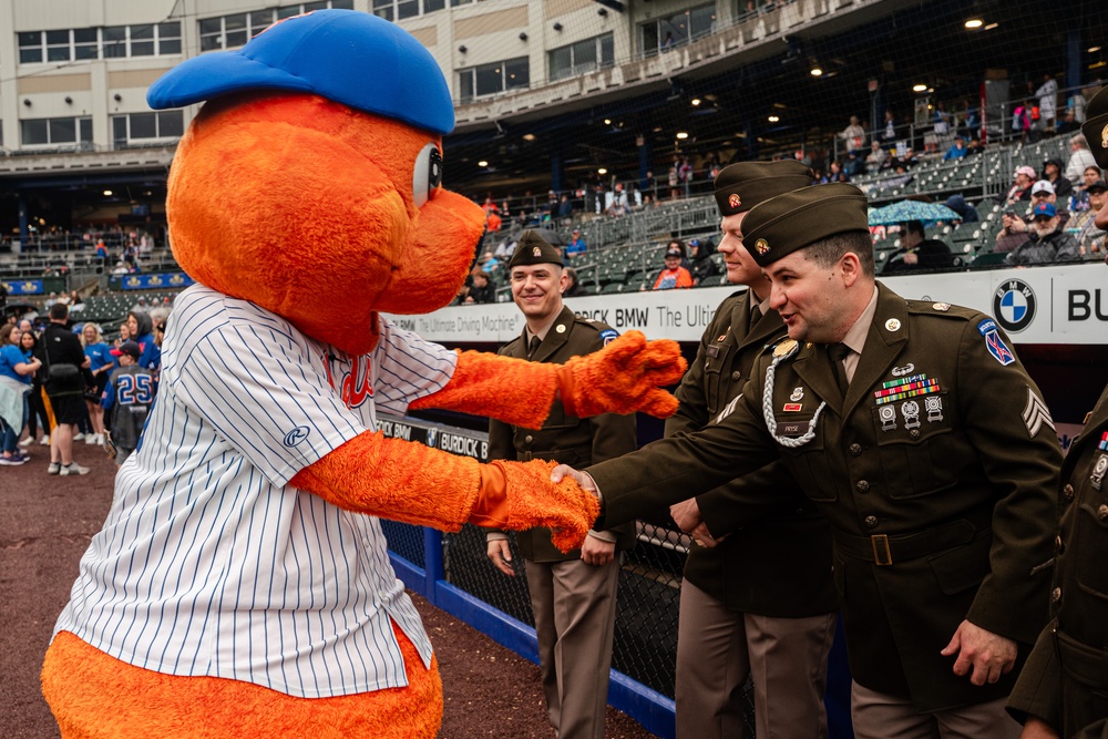 10th Mountain Division Barbershop Quartet Performs in the Syracuse Mets Armed Forces Day