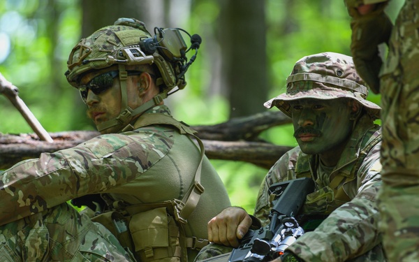 148th Air Support Operations Squadron TACP Airmen Conduct Field Reconnaissance Exercise