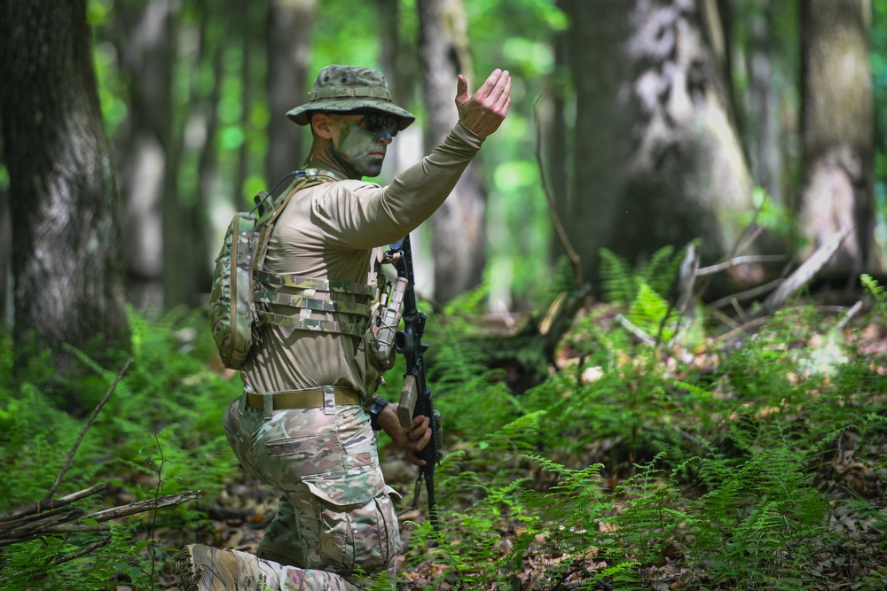 148th Air Support Operations Squadron TACP Airmen Conduct Field Reconnaissance Exercise