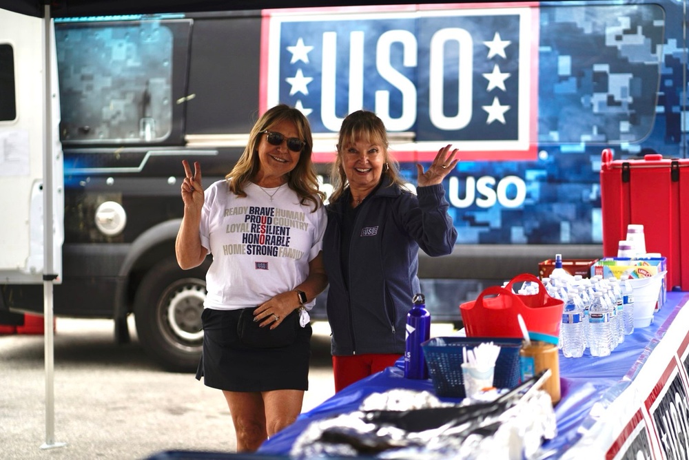 USO supports service members at parade