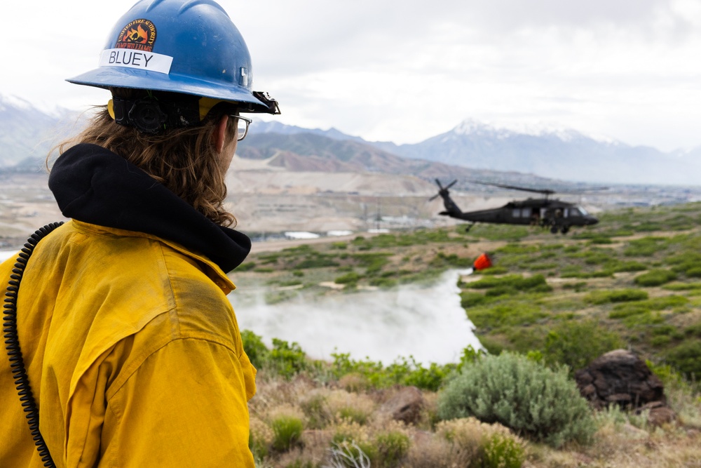 Unified Fire Authority and 2-211th Aviation Regiment perform wildland fire suppression training