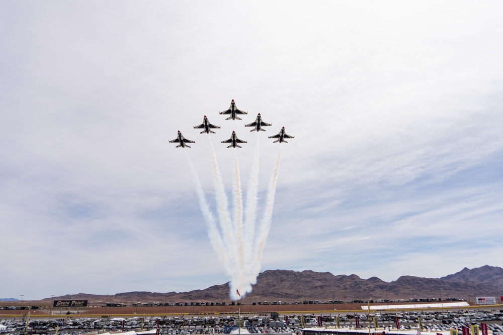 USAFADS perform at the Las Vegas Motor Speedway for the Pennzoil 400 race
