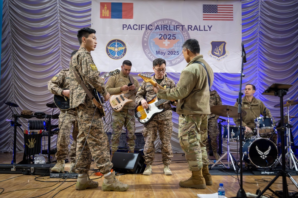 PACAF-Hawaii Band rocks Pacific Airlift Rally 25