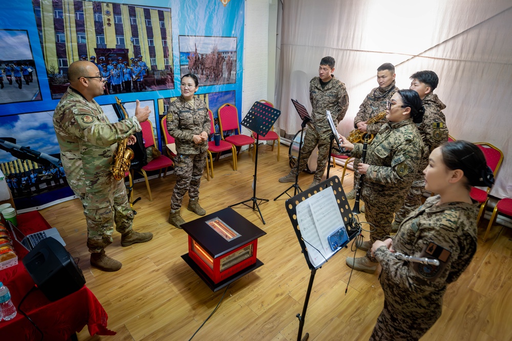 PACAF-Hawaii Band rocks Pacific Airlift Rally 25