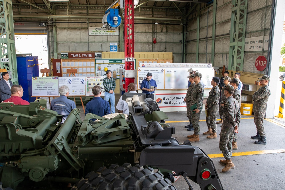 Brig. Gen. Woon Jang Lee, Deputy Commanding General – ROK (DCG-R) of the 2nd Infantry Division ROK-US Combined Division (2ID RUCD), visited the U.S. Army Materiel Support Command - Korea on May 13.