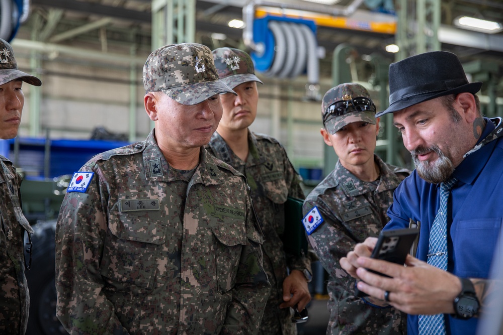 Brig. Gen. Woon Jang Lee, Deputy Commanding General – ROK (DCG-R) of the 2nd Infantry Division ROK-US Combined Division (2ID RUCD), visited the U.S. Army Materiel Support Command - Korea on May 13.