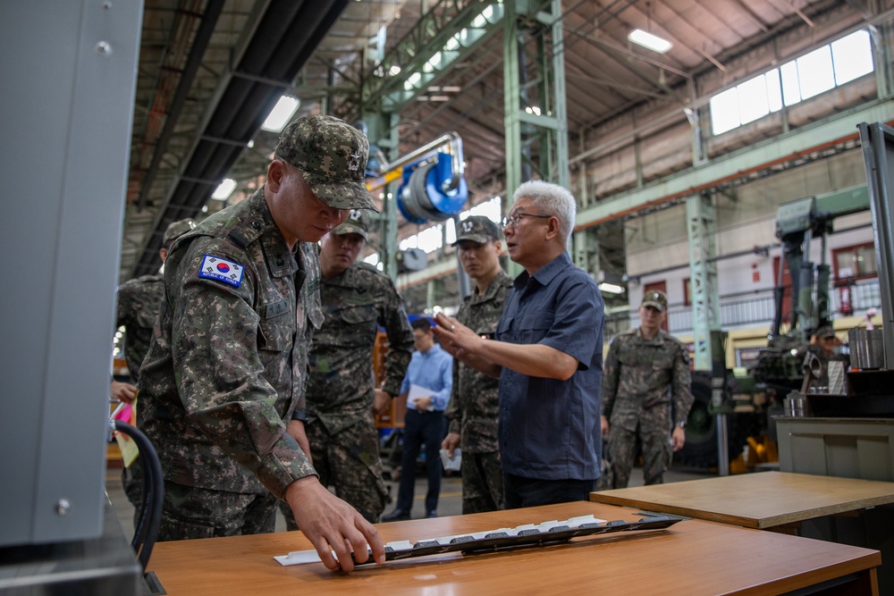 Brig. Gen. Woon Jang Lee, Deputy Commanding General – ROK (DCG-R) of the 2nd Infantry Division ROK-US Combined Division (2ID RUCD), visited the U.S. Army Materiel Support Command - Korea on May 13.
